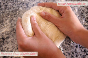 Masa de pizza esponjosa y casera