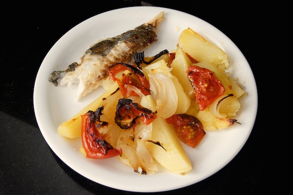 Receta de asado de dorada al horno con patatas