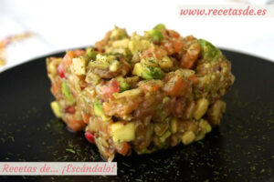 Tartar de salmón ahumado y aguacate