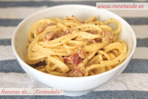 Salsa carbonara, la receta original y la versión con nata