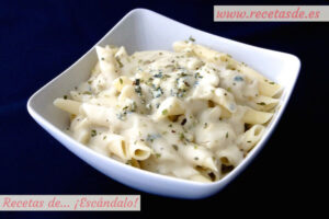 Macarrones con salsa roquefort sin nata