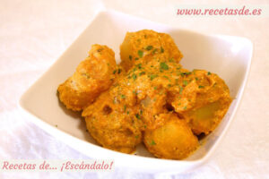 Patatas al microondas con curry rojo y yogur