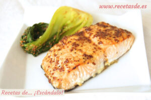 Salmón al horno con salsa de mostaza y miel