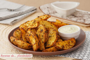 Patatas gajo deluxe al horno y su salsa