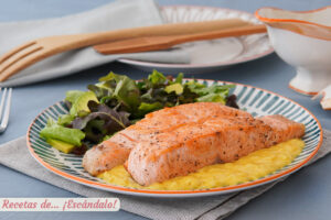 Salmón a la plancha jugoso con salsa cremosa de naranja
