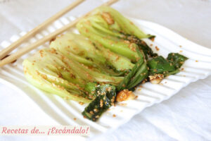 Pak choi salteado con sésamo