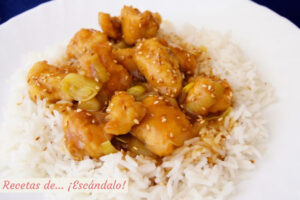 Pollo a la naranja al estilo chino con arroz basmati