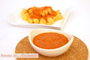 Salsa brava casera para las patatas bravas, receta fácil