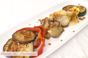 Verduras a la plancha salteadas con crujiente de jamón