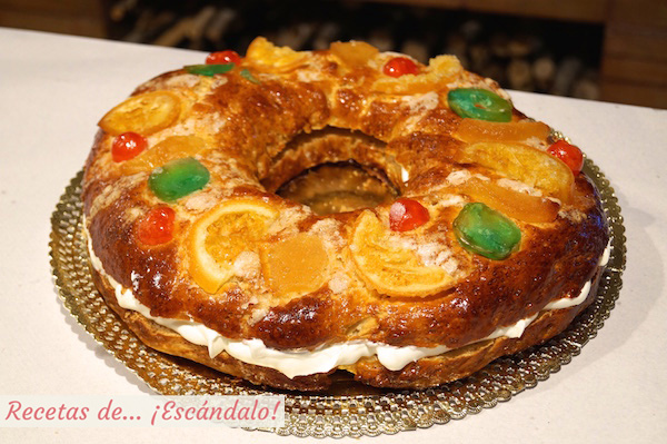 Roscon de reyes casero relleno de nata