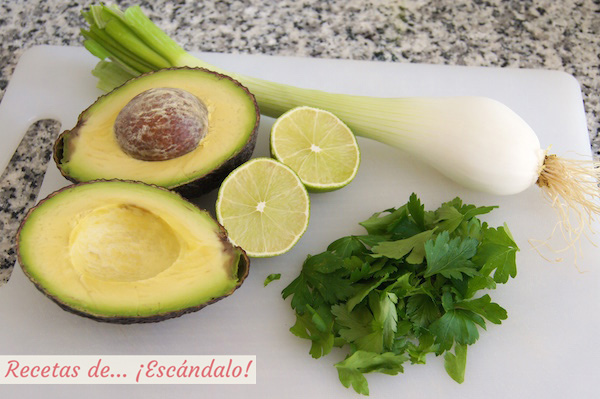 Como hacer salsa verde de aguacate