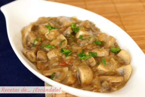 Champiñones en salsa, receta facilísima