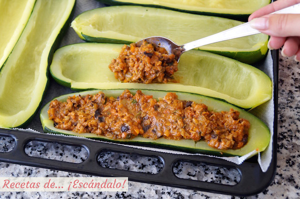 Rellenando los calabacines