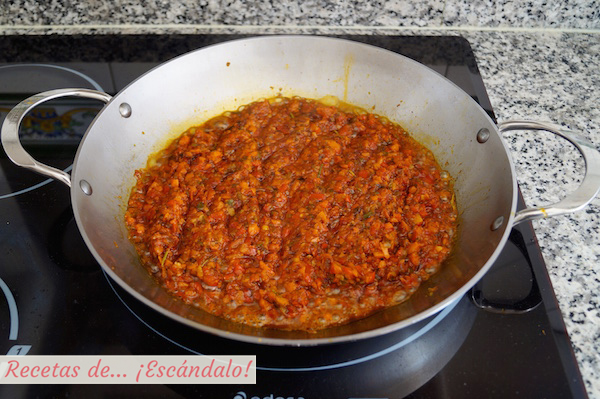 Sofrito para la paella de arroz