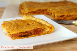 Empanada de atún con masa de hojaldre. Receta fácil