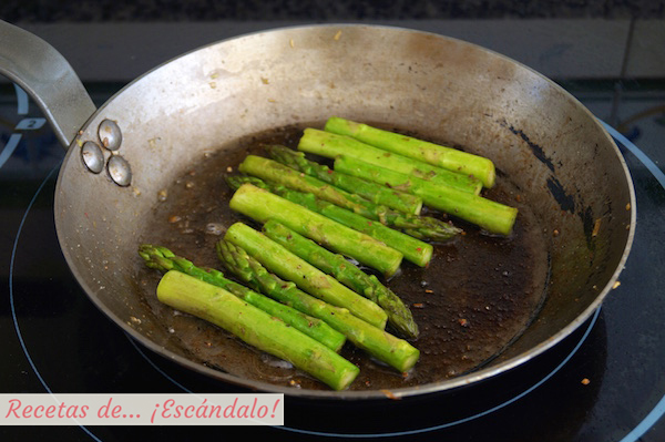 Esparragos salteados