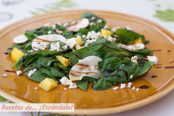 Ensalada de espinacas frescas con champinones y mango