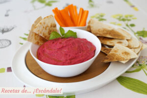 Hummus de garbanzos y remolacha casero