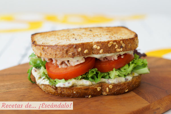 Sandwich vegetal con atun y mayonesa