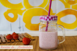 Cómo hacer un smoothie o batido de fresa natural