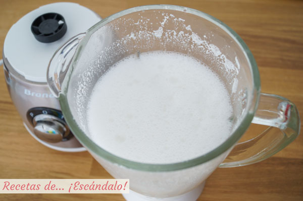 Leche de almendras triturada