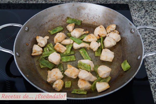 Pollo y alubias para la fideua