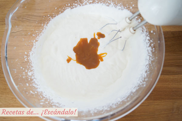 Nata con yogur y caramelo salado