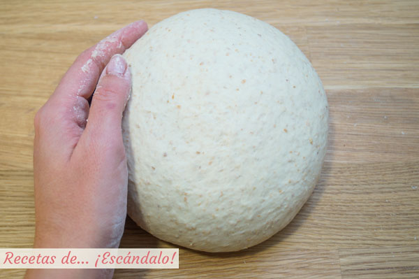 Masa de pan casero amasada