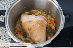 Codillo de cerdo asado al horno con patatas, ¡súper jugoso! - Recetas ...