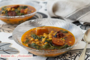 Potaje de garbanzos con espinacas y chorizo. Receta deliciosa paso a paso