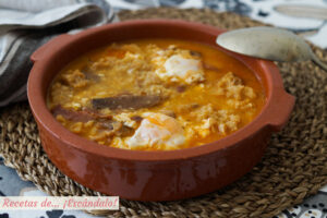 Sopa de ajo o sopa castellana. Receta tradicional