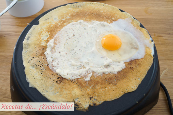 Crepe salada con queso y huevo