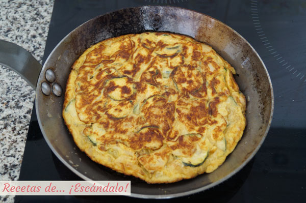 Como hacer tortilla de calabacin y cebolla