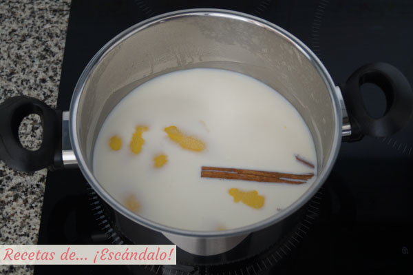 Infusionar leche con canela y limon