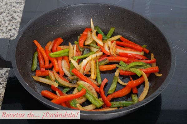 Pimientos y cebolla para los burritos