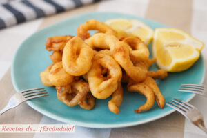 Calamares a la romana o calamares rebozados. Receta de aperitivo