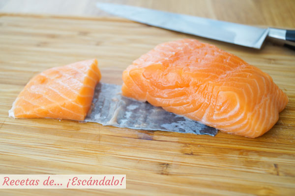 Corte de salmon sashimi