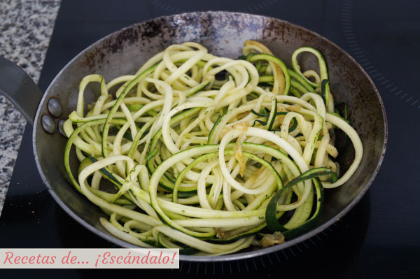 Espaguetis de calabacin salteados