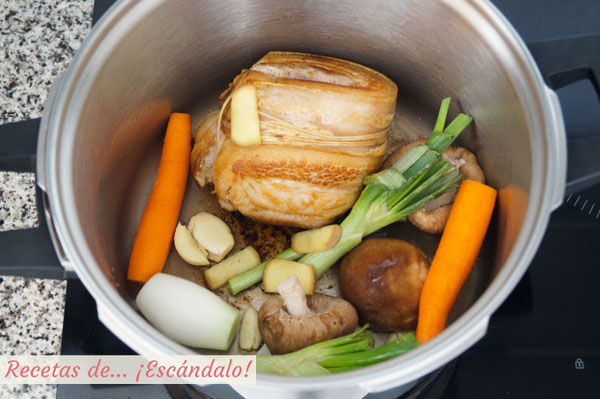 Ingredientes caldo de pollo ramen