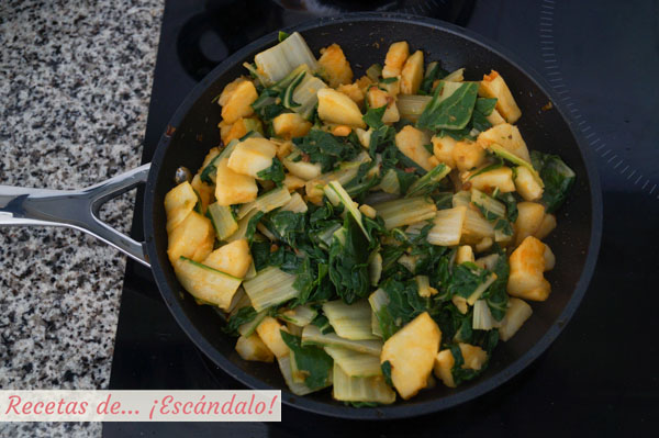 Acelgas rehogadas con patatas y pimenton