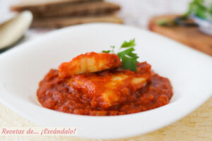 Bacalao con tomate. Receta tradicional muy fácil y rica