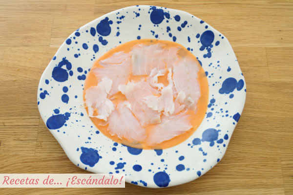 Carpaccio de bacalao con salmorejo