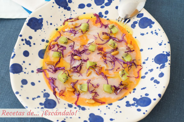 Como hacer carpaccio de bacalao con kiwi y salmorejo. Receta saludable y original