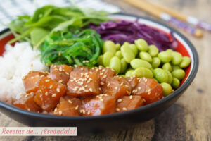 Aprende a preparar poke bowl de salmón, la ensalada hawaiana saludable y rica
