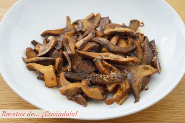 Niscalos a la plancha con ajos y guindilla