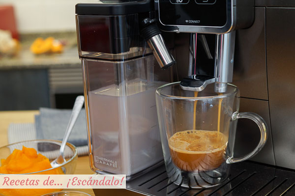 Pumpkin spice latte o cafe con calabaza, especias y espuma de leche