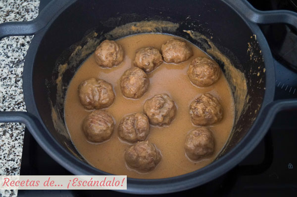 Como hacer albondigas en salsa de almendras
