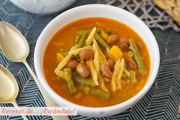 Como hacer sopa minestrone de verduras con pasta y alubias. Receta tradicional