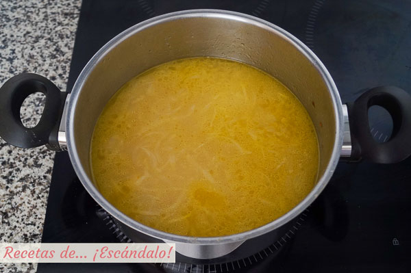 Sopa de cebolla casera