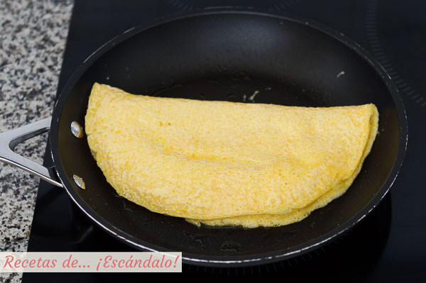 Tortilla francesa doblada por la mitad